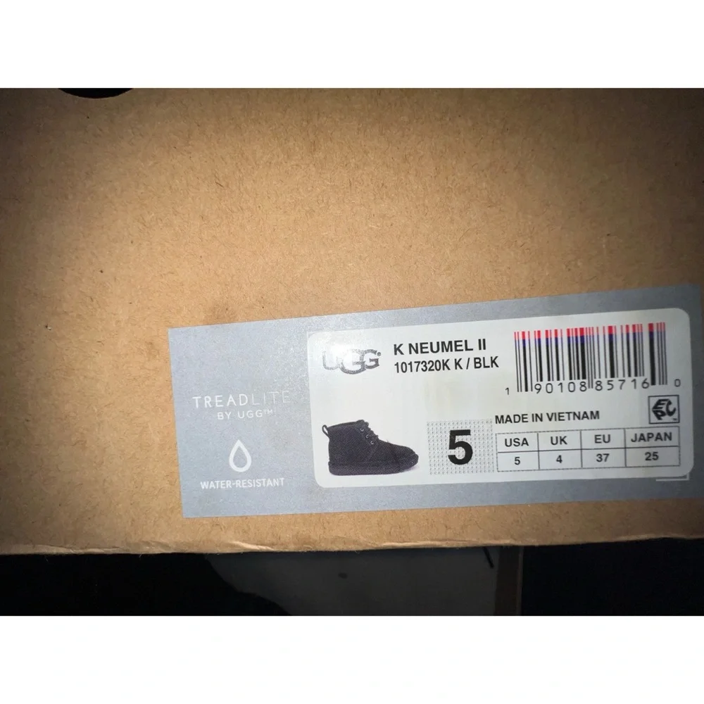Men’s UGGs Neumel Black Ankle Boots - Picture 9 of 9